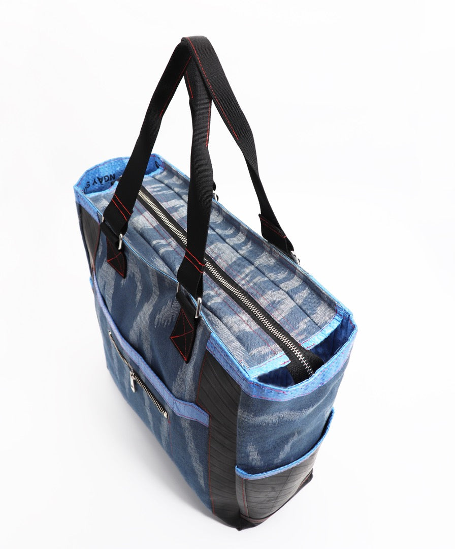 Upcycling Tote Bag aus handgewebter Baumwolle, Reissack- & Reifenschlauch-Details