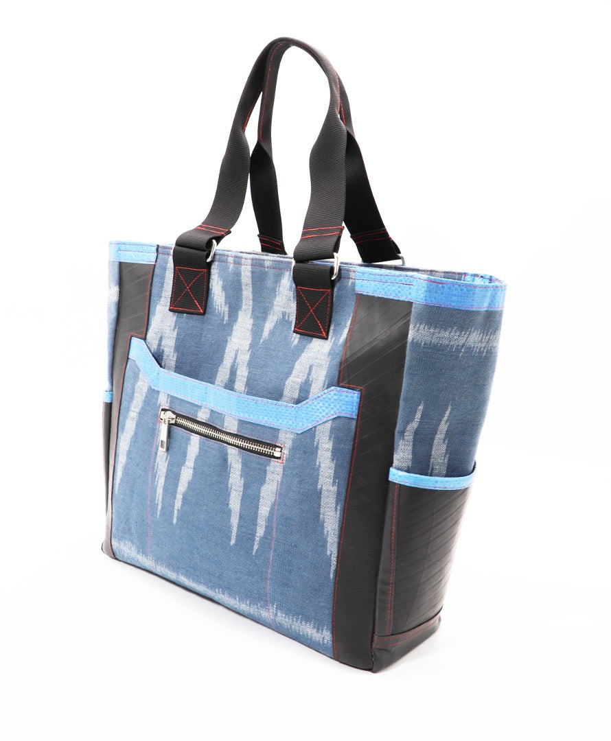 Upcycling Tote Bag aus handgewebter Baumwolle, Reissack- & Reifenschlauch-Details