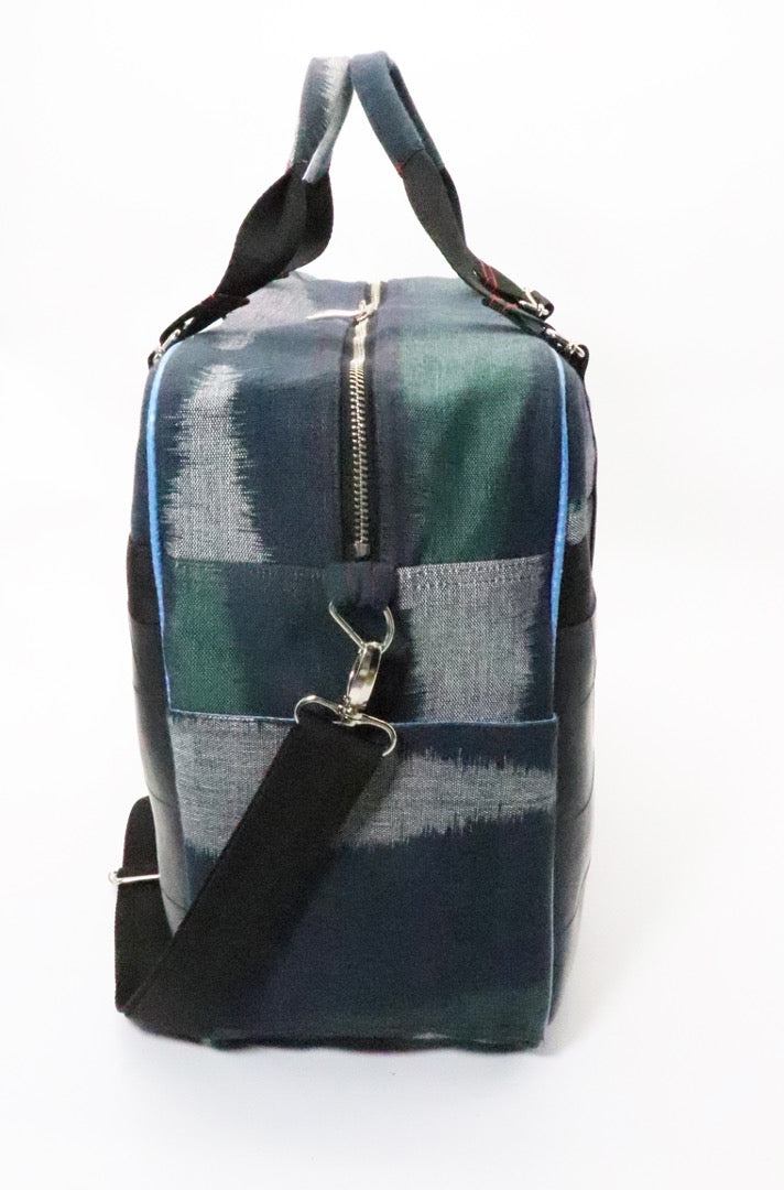 Reisetasche, Duffel Bag mit Upcyclingelementen wie Reissäcken und Reifenschläuchen