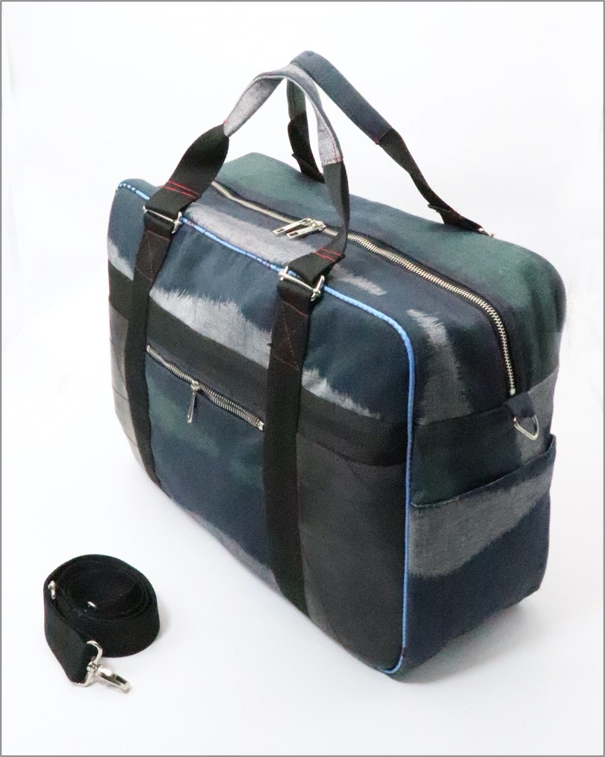 Reisetasche, Duffel Bag mit Upcyclingelementen wie Reissäcken und Reifenschläuchen